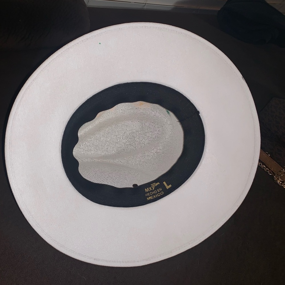 Hand painted hat - Picture 3 of 5